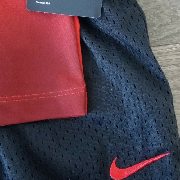 NWT NIKE Dri-Fit toddler 12M Outfit, 2 Piece T-shirt & Shorts Set Habanero Red - Picture 4 of 5